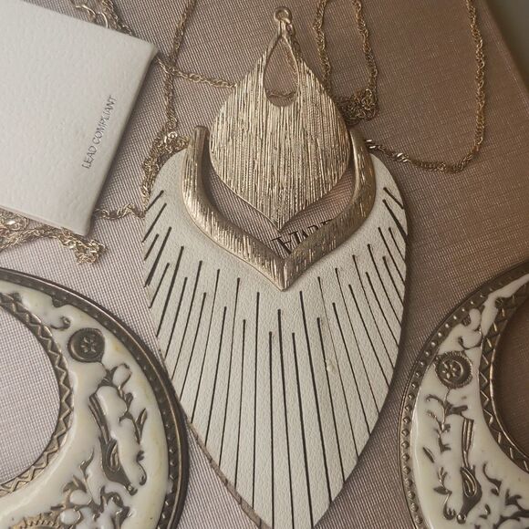 BOHO Feather Necklace and Earrings Bundle - Picture 6 of 8
